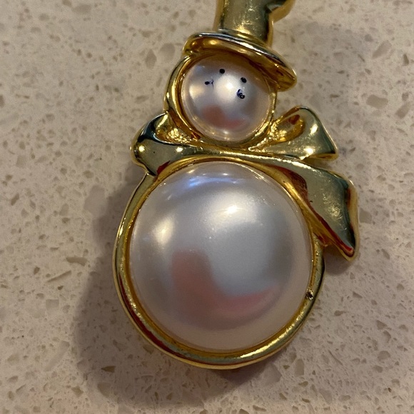 Adorable snowman white with gold trimming 1 5/8 x 1”  pin in back 1/4 - Picture 8 of 11